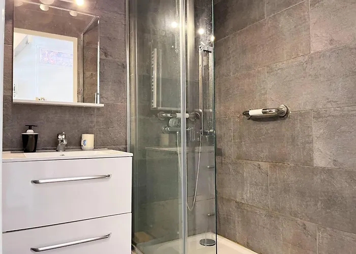 Duplex Ensoleille Avec Terrasse, 5 Couchages, Proche Plage, Parking Inclus - - Fr-1-251-565 * Le Lavandou