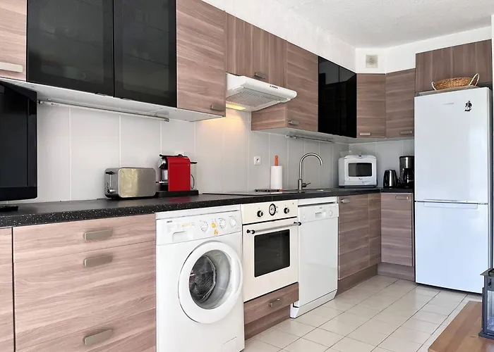 Duplex Ensoleille Avec Terrasse, 5 Couchages, Proche Plage, Parking Inclus - - Fr-1-251-565 Apartman Le Lavandou